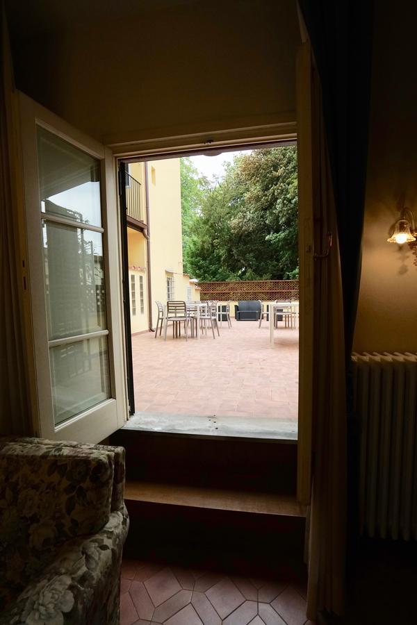 La Terrazza Di Via Elisa Bed and Breakfast Lucca Exteriör bild