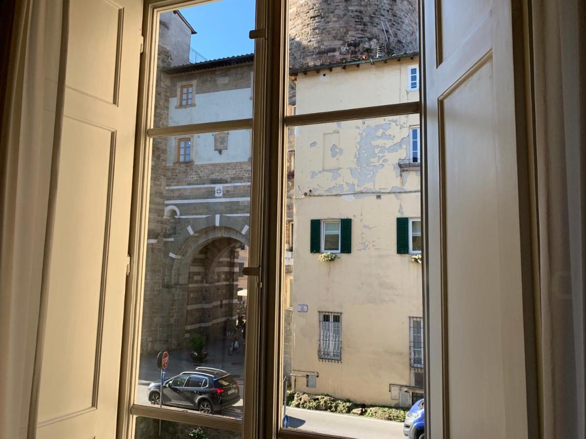 La Terrazza Di Via Elisa Bed and Breakfast Lucca Exteriör bild